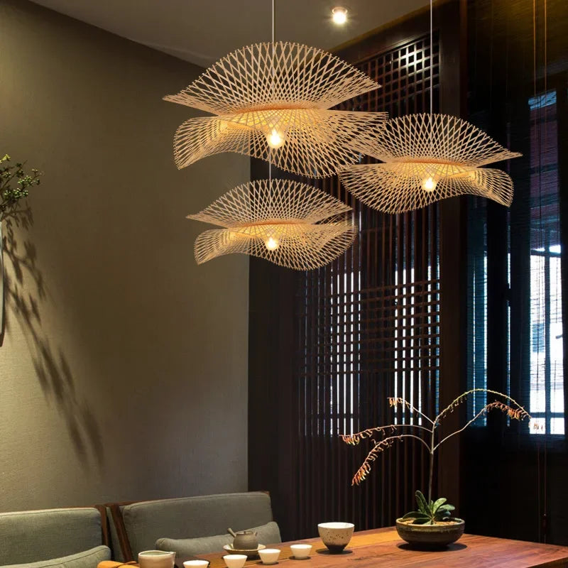 Elegante lampadario artigianale in bambù