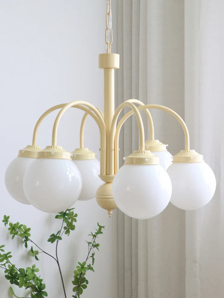 lampadario in vetro retrò per un interno nordico elegante