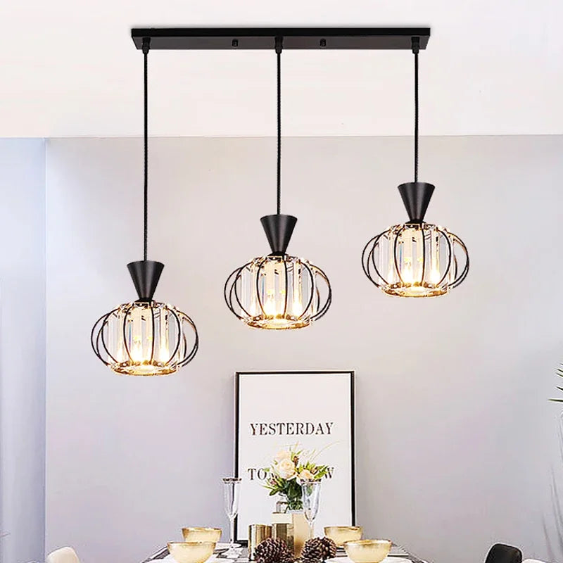 Lampadario in cristallo moderno per interni raffinati