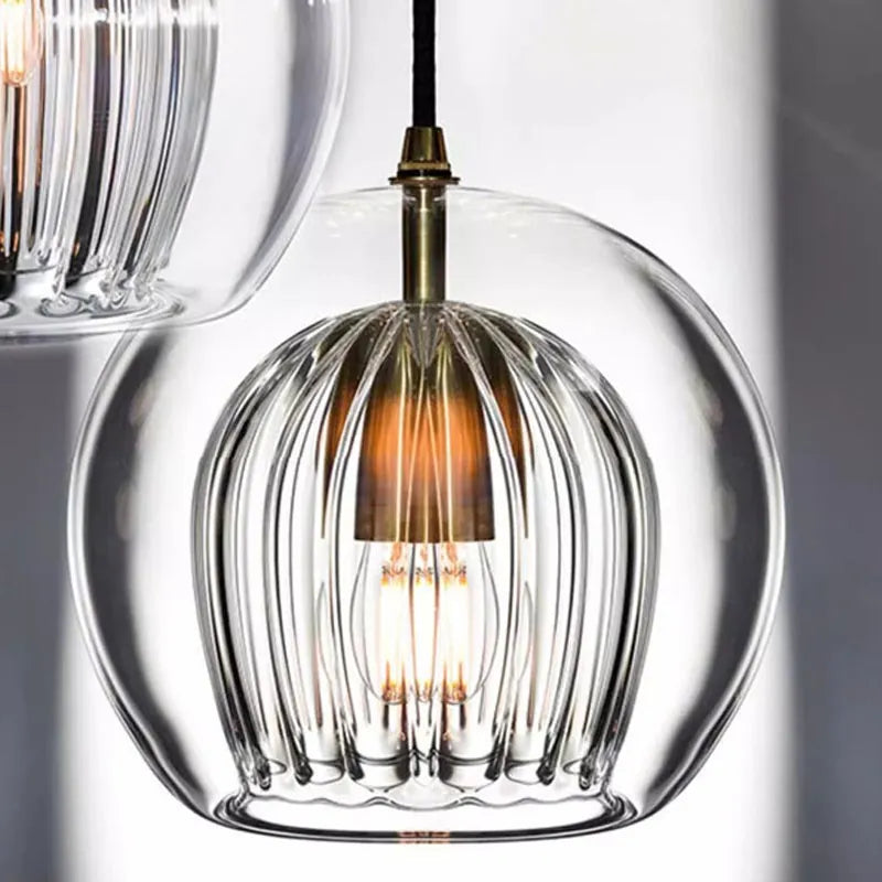 lampadario moderno in vetro per un interno creativo