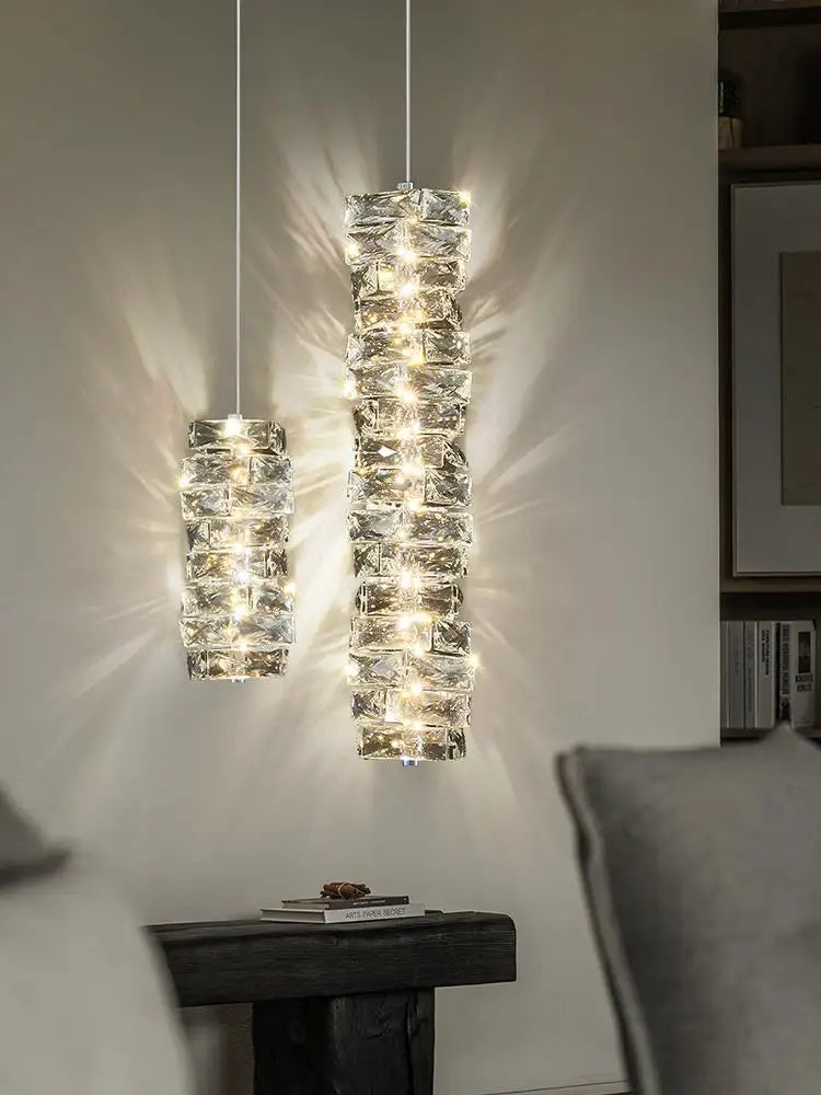 lampadario moderno leggero in cristallo per interni eleganti e contemporanei