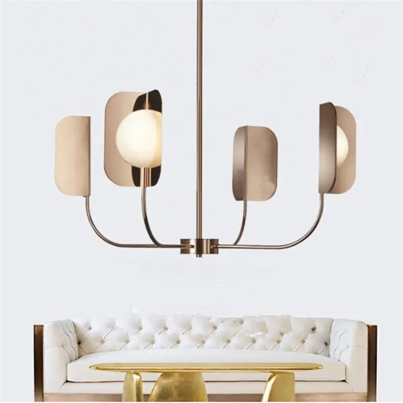 lampadario design in vetro lattiginoso con foglie metalliche