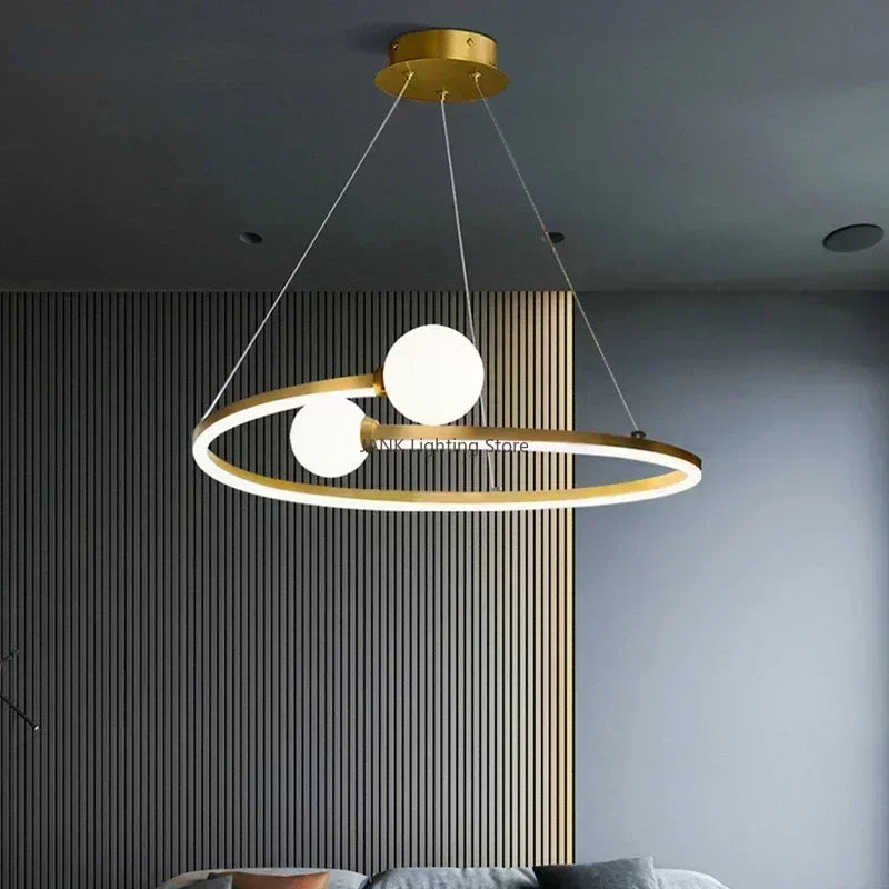 Lampadario moderno design luminoso ed elegante
