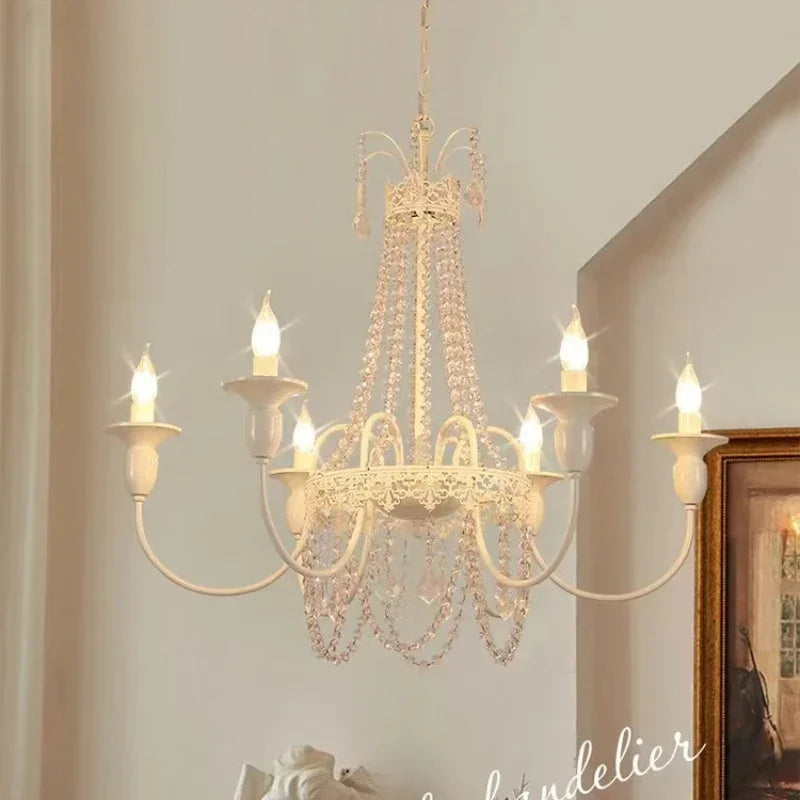 lampadario in cristallo stile francese per camera da principessa