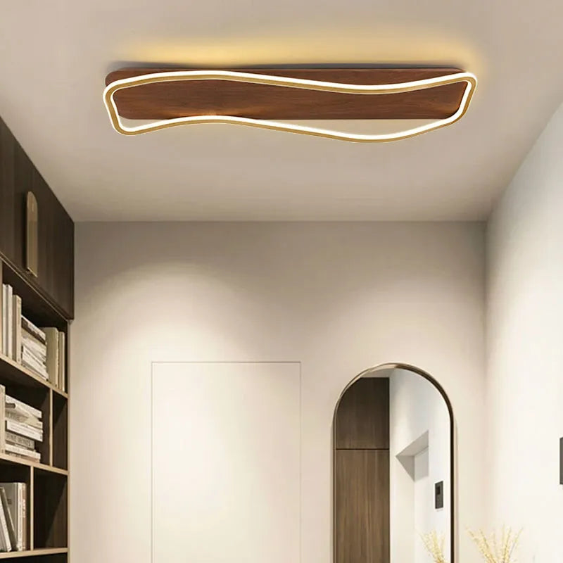 Corridoio Luminoso in Legno Moderno