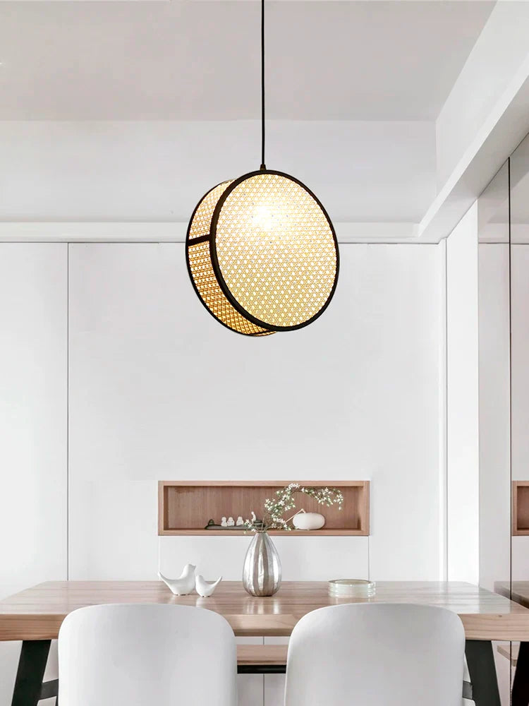 lampadario in rattan intrecciato stile creativo per atmosfera accogliente