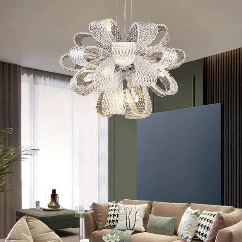 lampadario minimalista in vetro design floreale per interni moderni