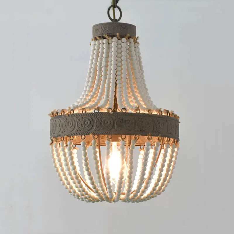 lampadario vintage in perle di legno stile campagna americana