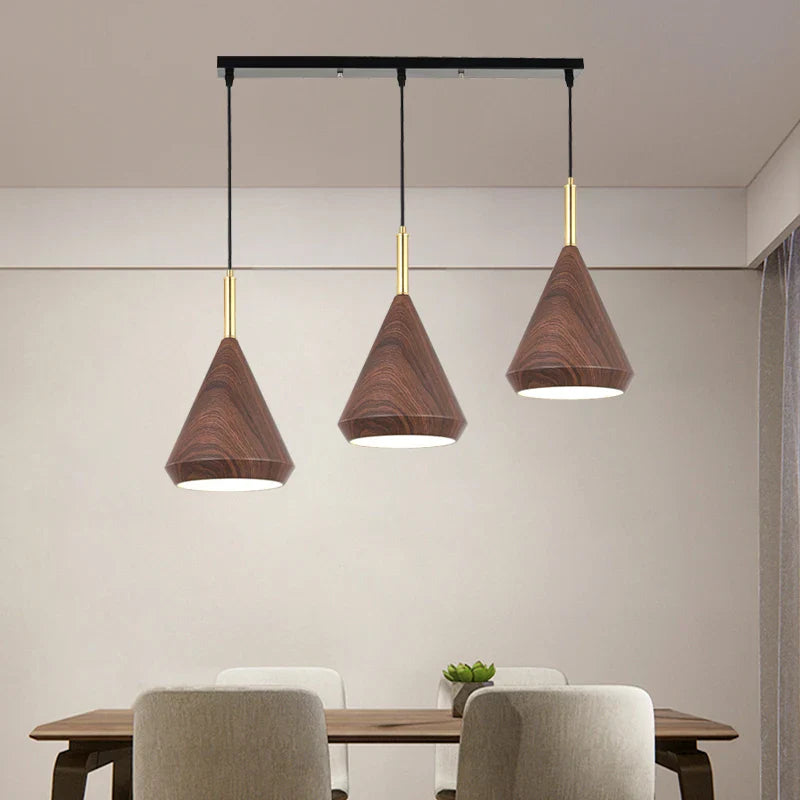 Lampadario minimalista in legno e metallo nordico