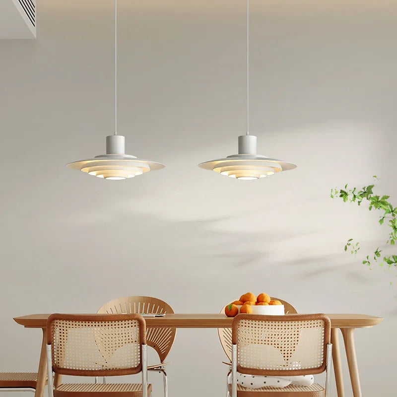 Elegante lampadario danese sospeso