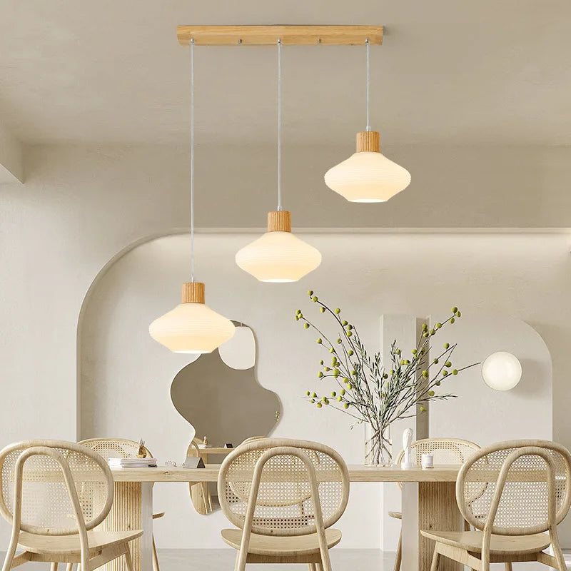 Lampadario design in legno nordico elegante