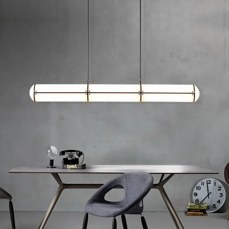 lampadario retrò minimalista design italiano con lampade sospese in acrilico