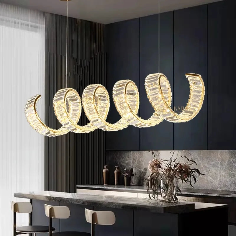 lampadario a spirale dorata a led dal design moderno