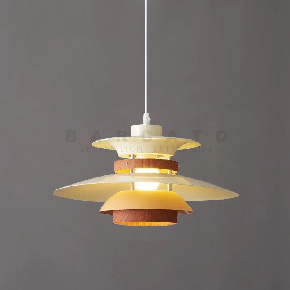 Lampadario scandinavo in legno naturale
