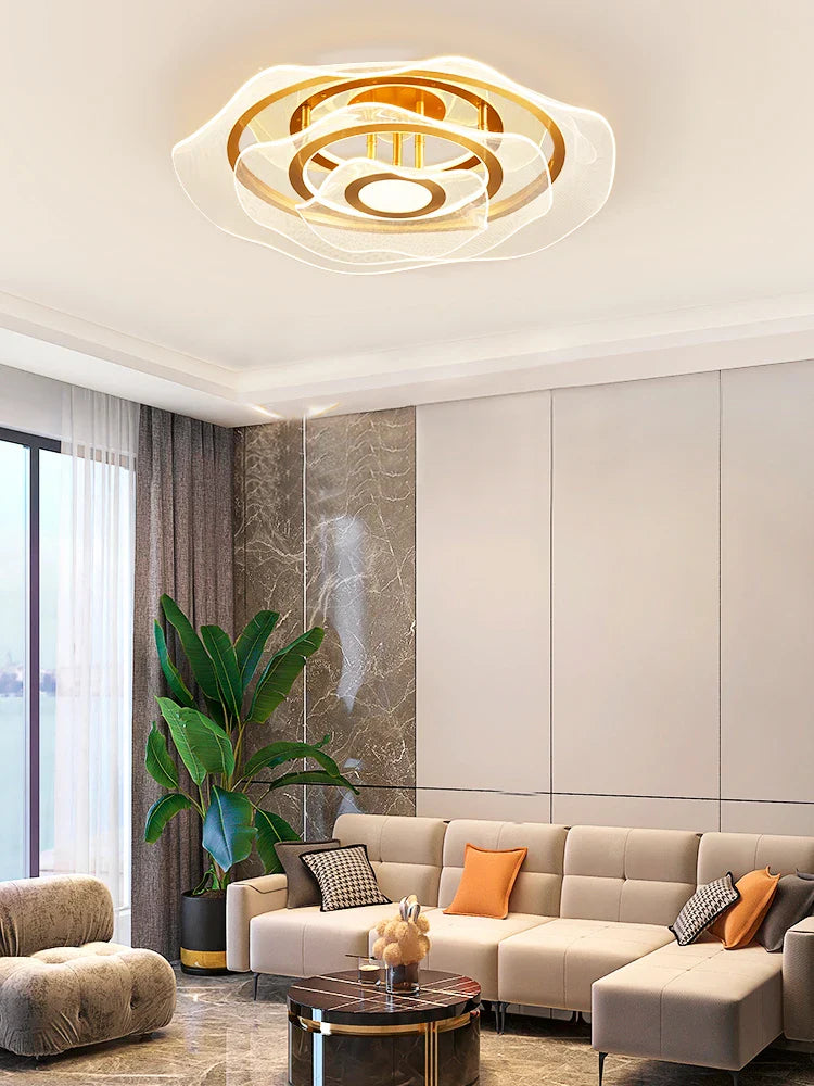 Lampadario dorato design contemporaneo elegante