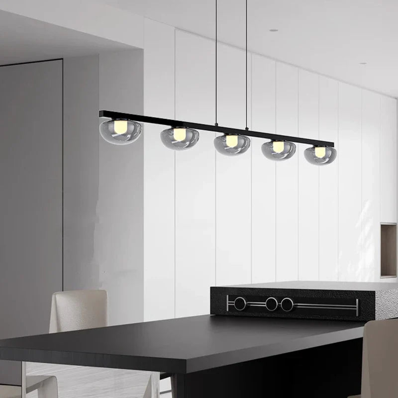 lampadario nordico con lampade sospese per illuminazione interna