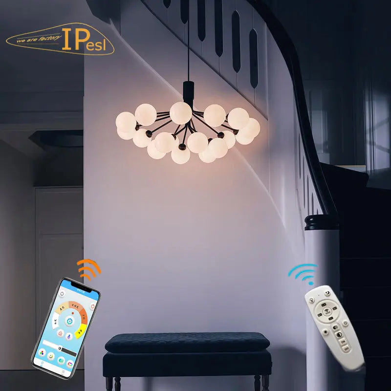 Grande lampada a sospensione onirica in vetro.