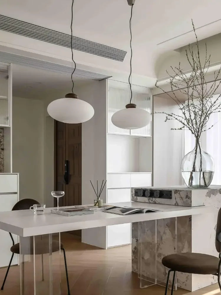 lampadario retrò in vetro e legno per decorazione d'interni