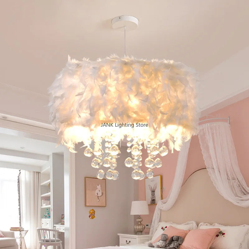 Lampadario creativo semplice piuma LED rete romantica popolare