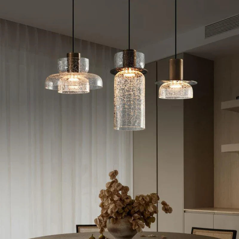 Lampadario in vetro craquelé, pura eleganza.