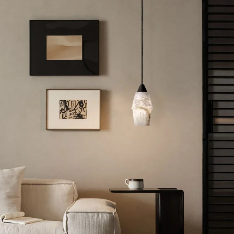 Lampadario contemporaneo in marmo bianco elegante