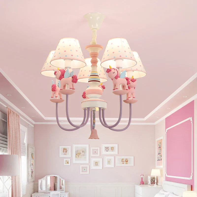 lampadario romantico in tessuto e resina per bambini