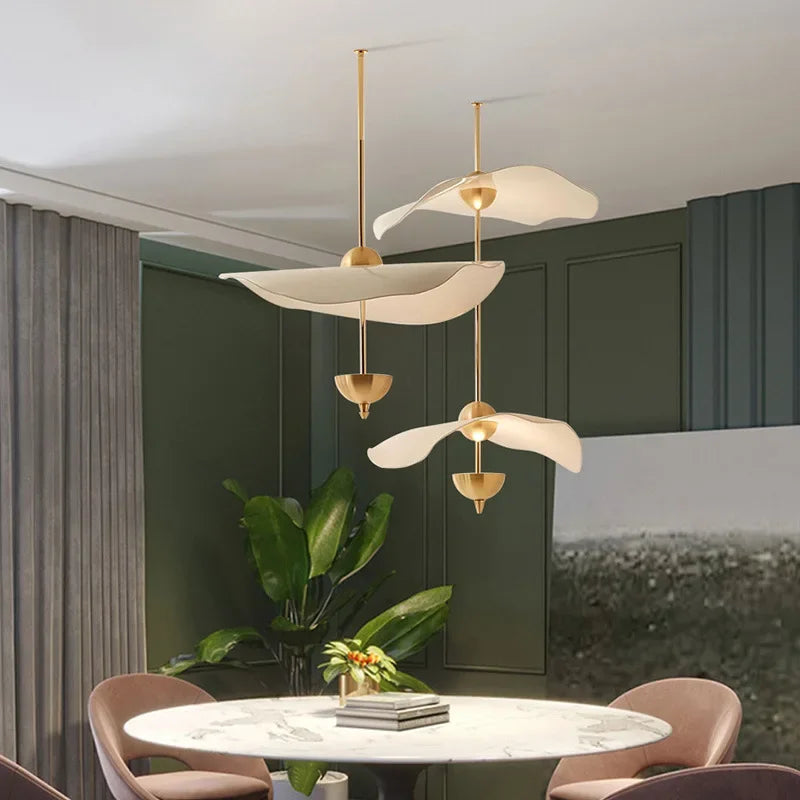 lampadario moderno fiore di loto dorato ideale per hotel boutique