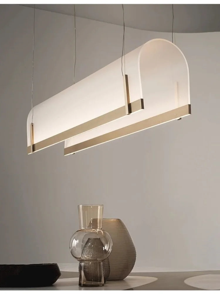 lampadario in acrilico per ristorante e salotto postmoderno