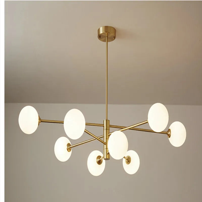 Lampada a sospensione dorata, eleganza luminosa